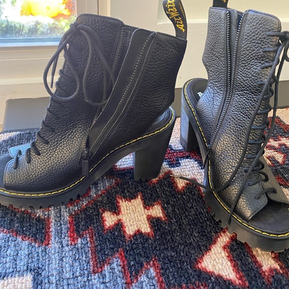Dr. Martens Carmelita Open Heel Lace - Picture 5 of 10